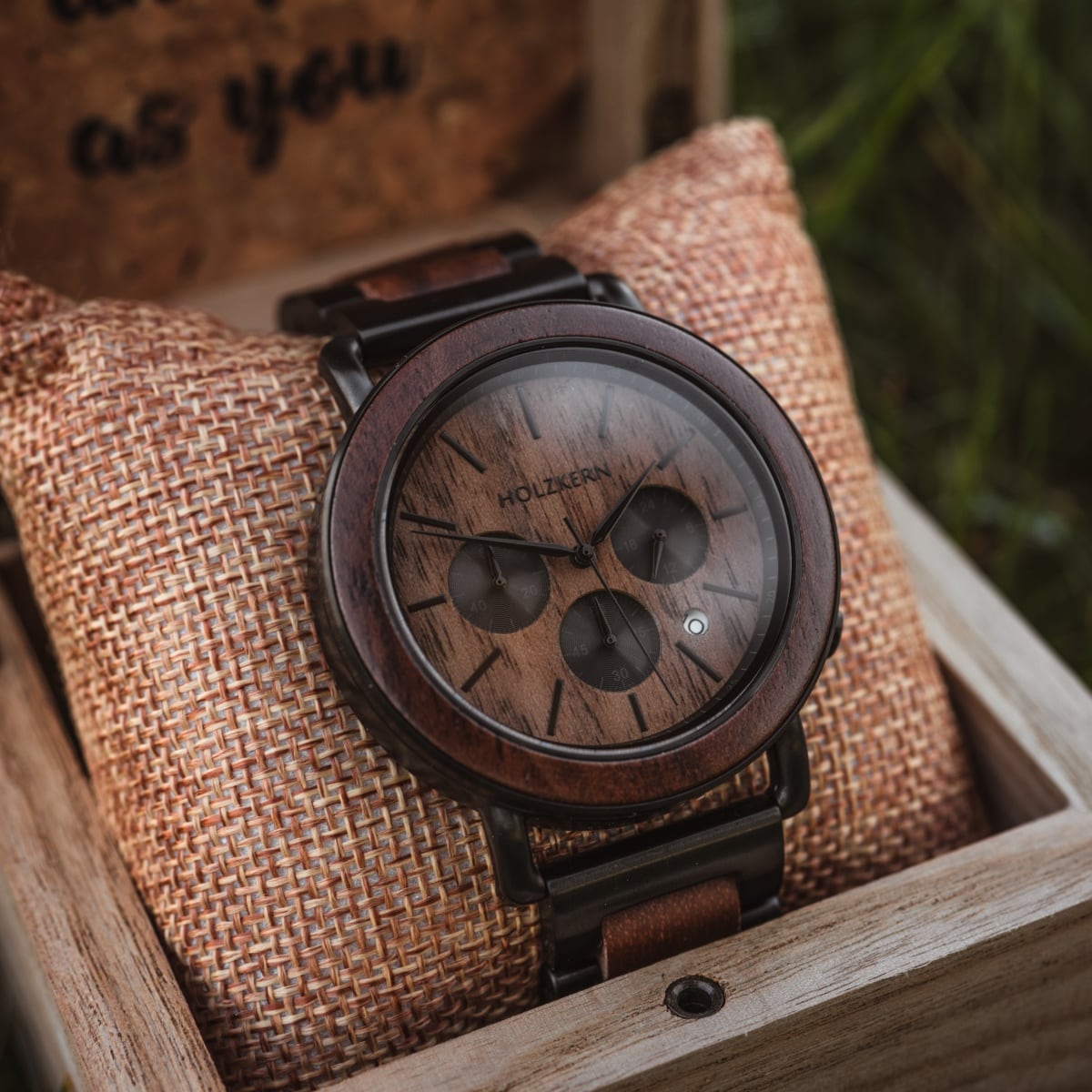 Dusk (Walnut/Black) | Holzkern Wood Watches