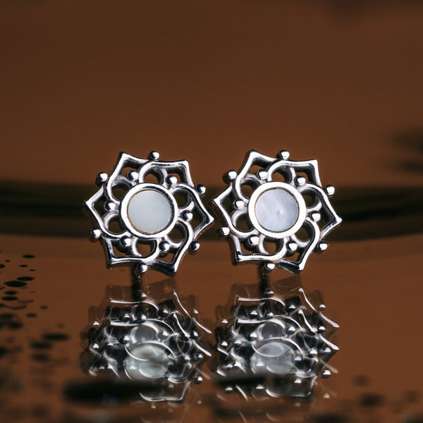 Composition Earrings (White Mother-of-pearl/Silver)