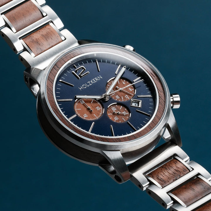Montre "Oscar" avec accents de noix, cadran bleu, et un design élégant et moderne.