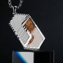 "Zigzag Collana" è una collana audace con un design zigzag con legno Koa e acciaio Damasco, che offre un look moderno e elegante.