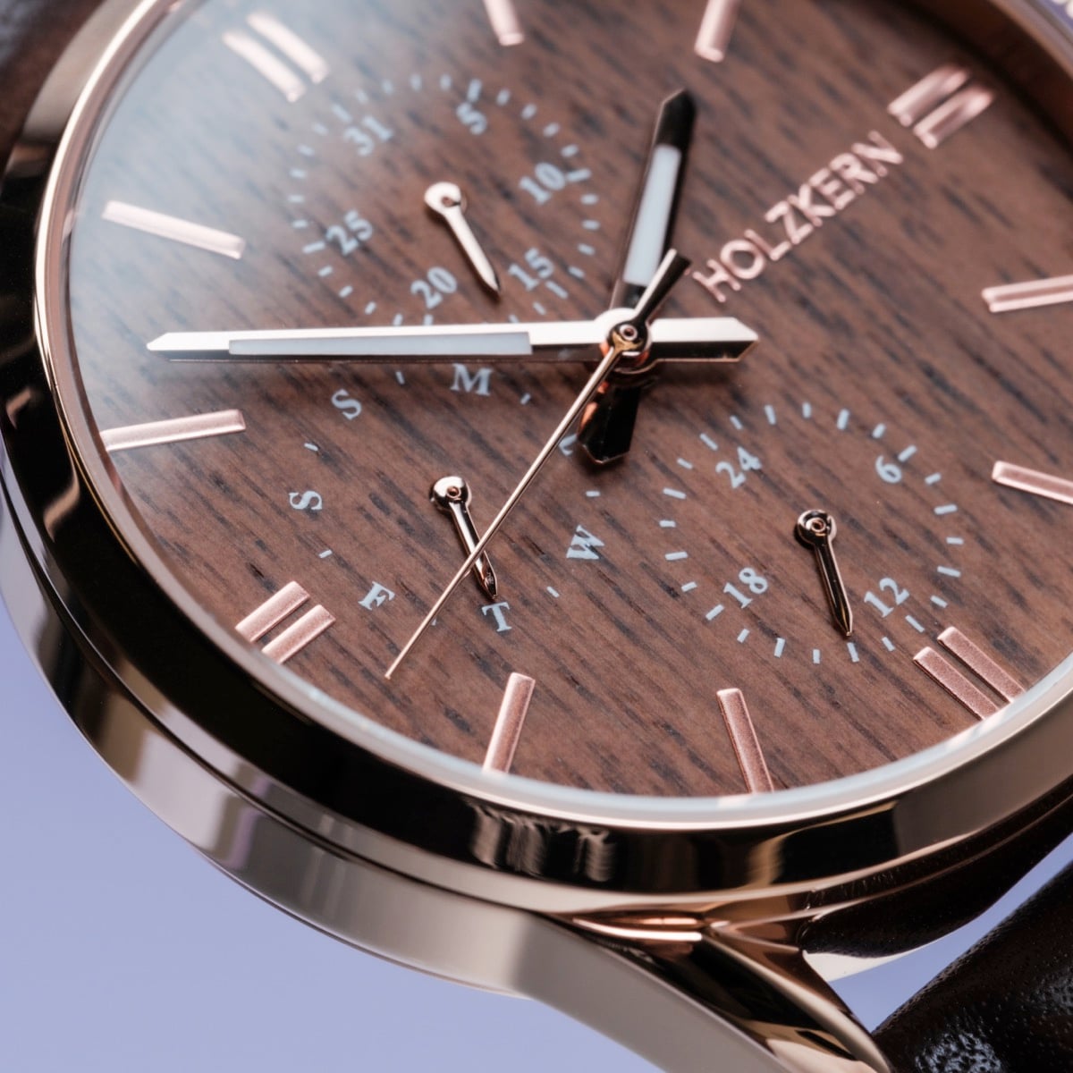 Orologio "Gifted", con accenti in legno di noce e marrone scuro, che offre un design elegante e moderno.