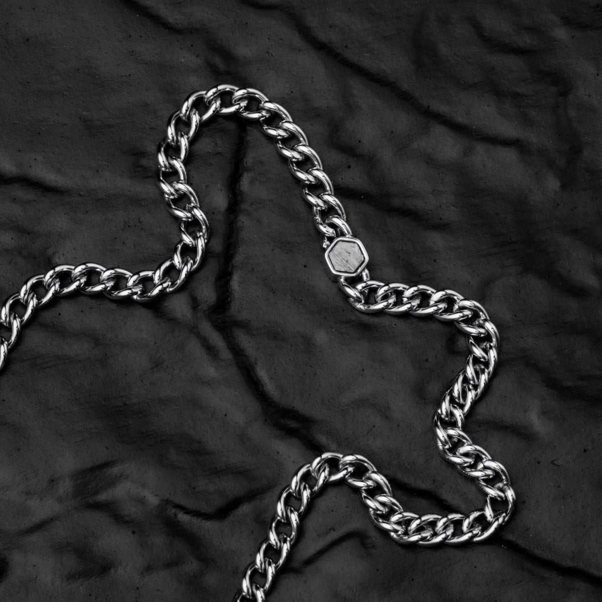 "Bodyguards Necklaces", a stylish necklace in meteorite and silver, showcasing a sleek and modern design.