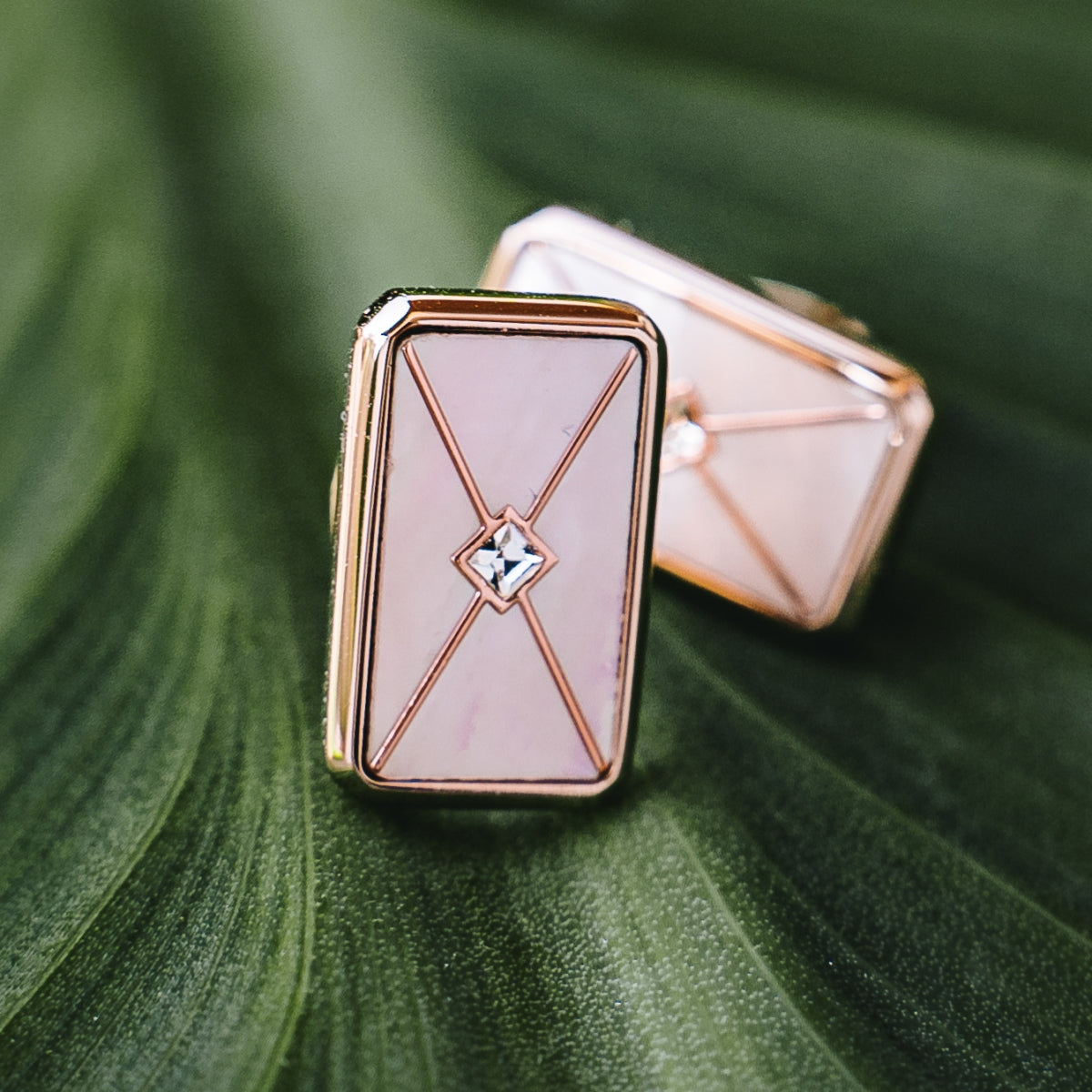 "Aquarell Earrings" earrings, featuring a nacre and rose gold design with an elegant geometric style.