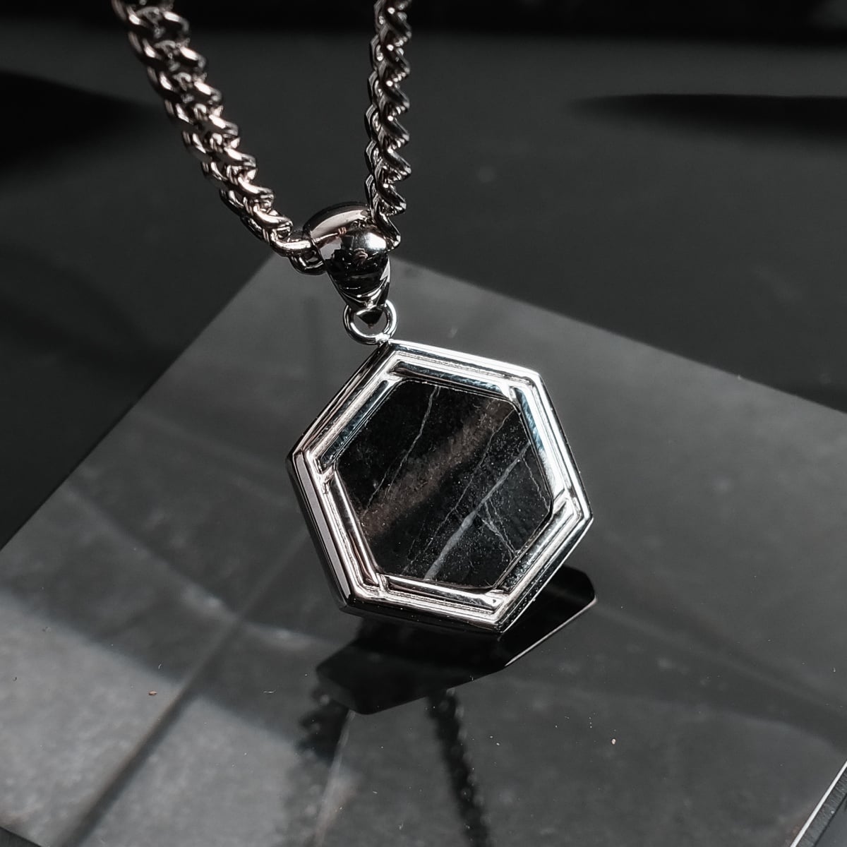 Axis Necklace (Marble/Silver) | Holzkern