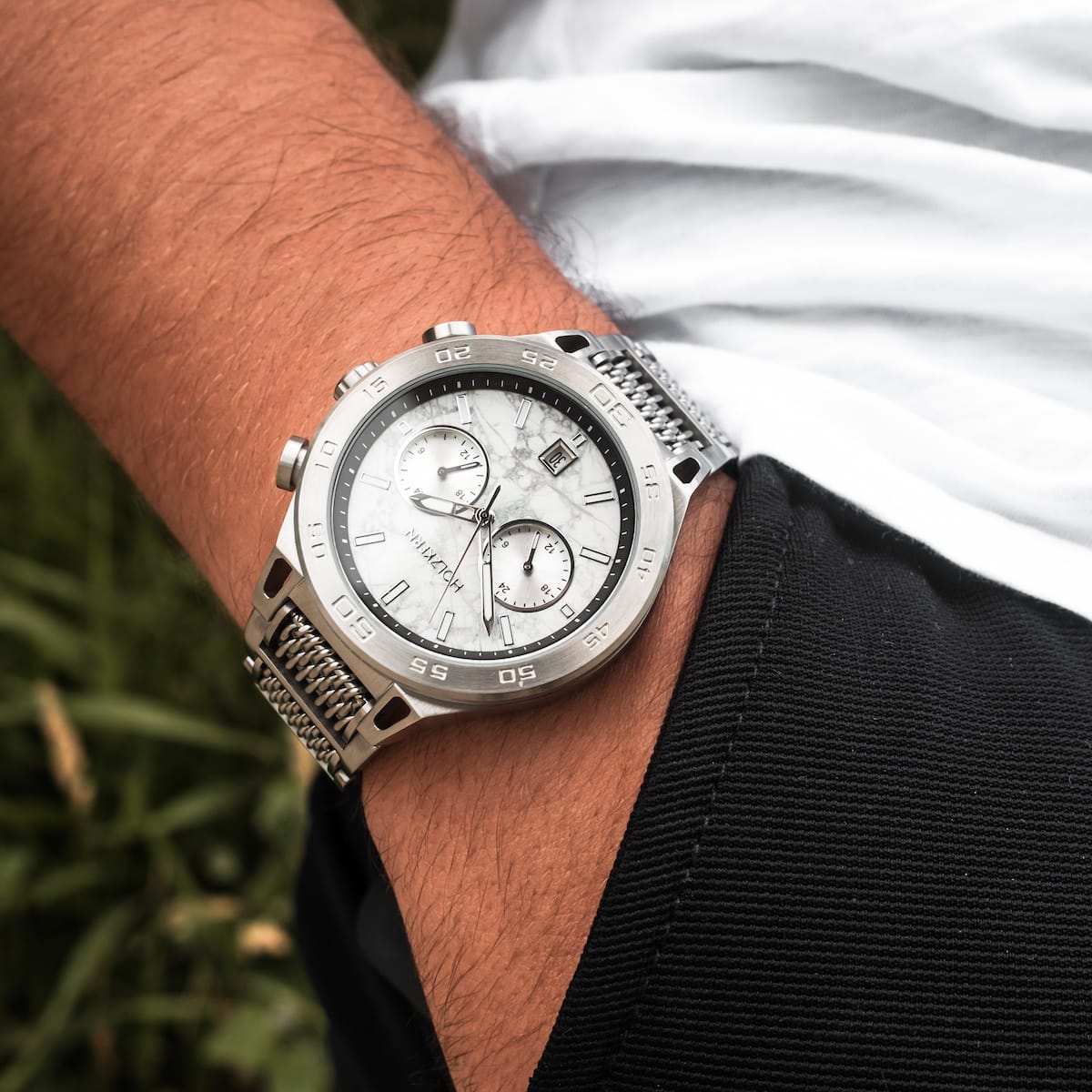 "Elqui" watch with a marble face and silver accents, showcasing elegant and modern design on the wrist.