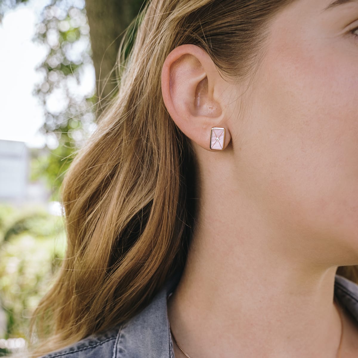 "Aquarell Earrings" earrings, featuring a modern design with nacre and rose gold elements.