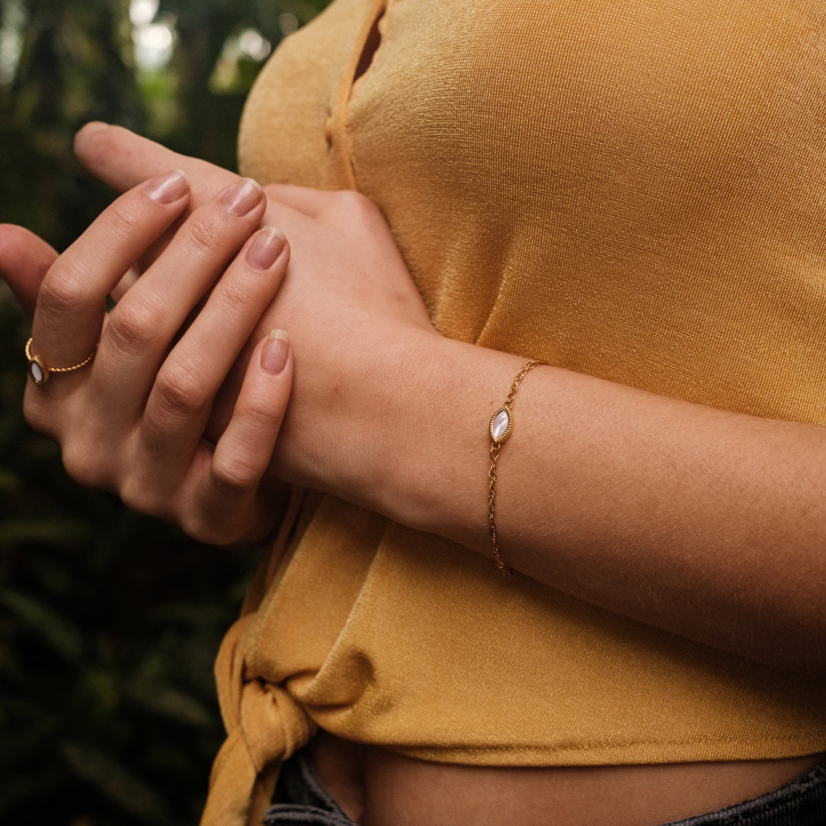 Visual Armband (Weißes Perlmutt/Gold)