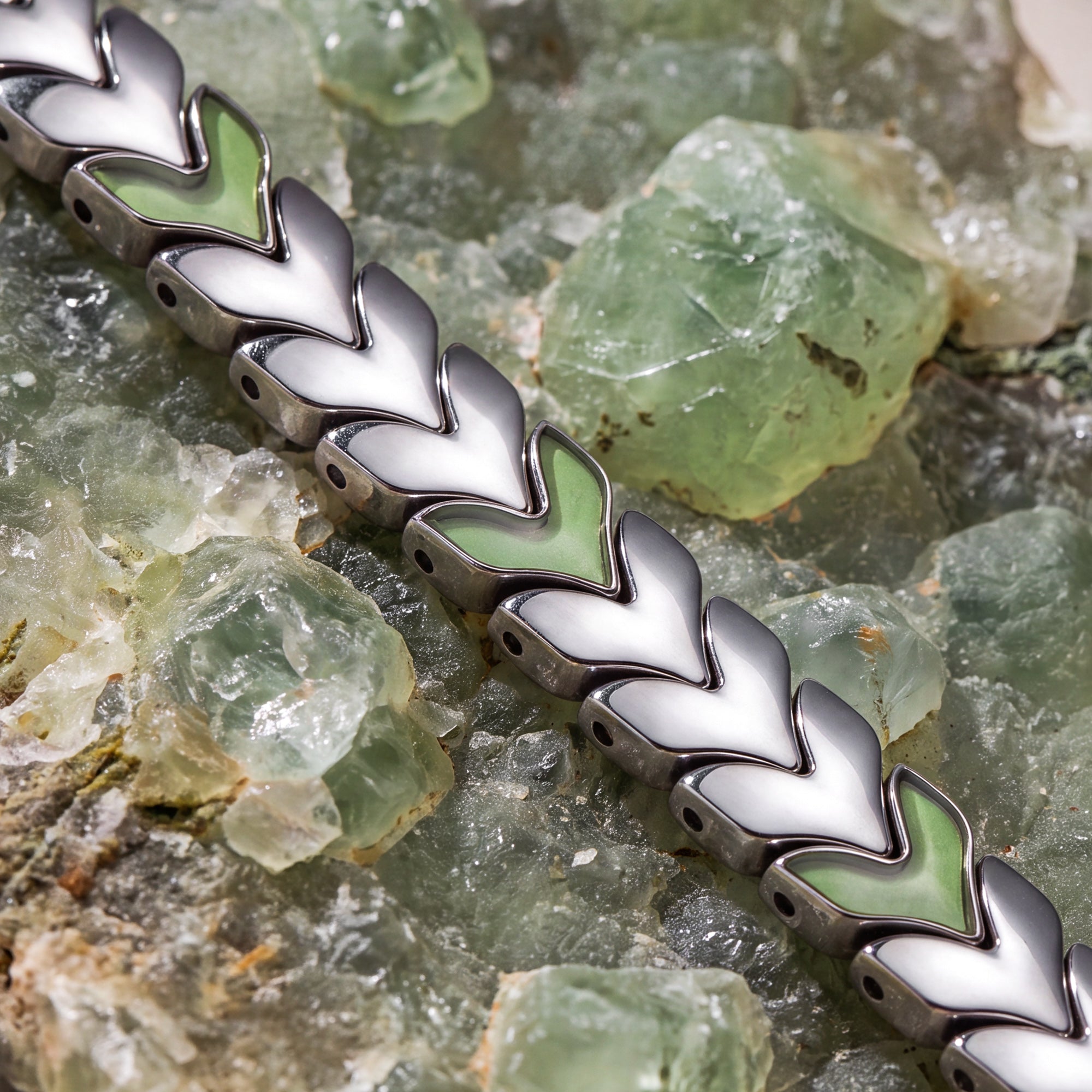Alula (Prehnite/Silver)