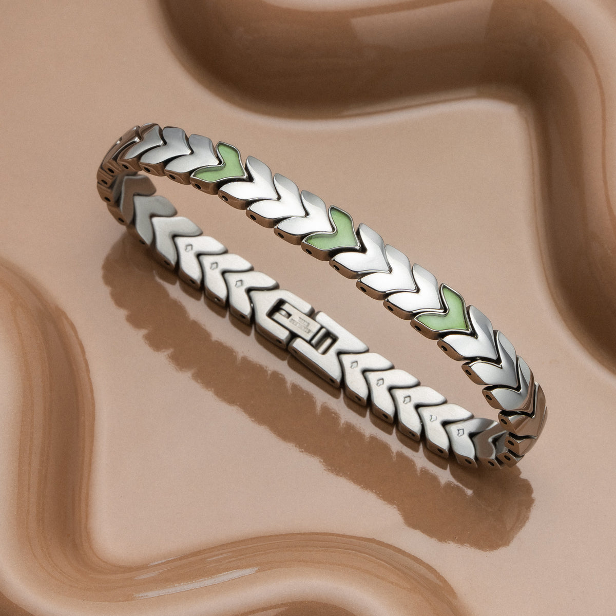 Alula (Prehnite/Silver)