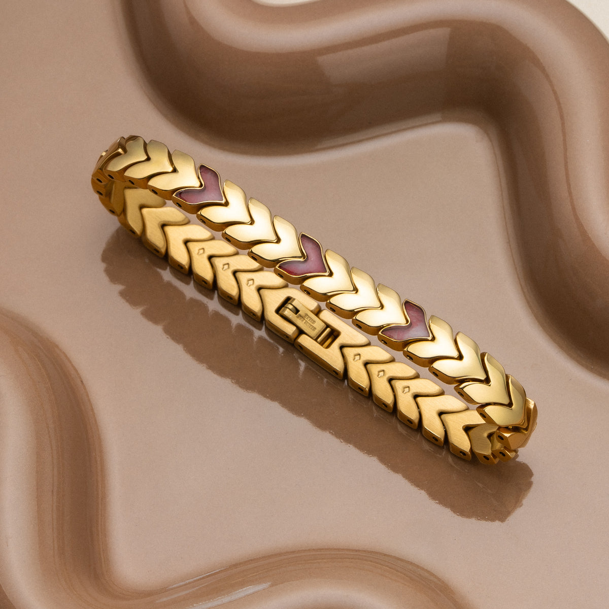 Alula (Garnet/Gold)