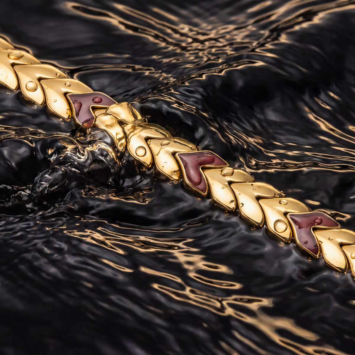 Alula (Garnet/Gold)