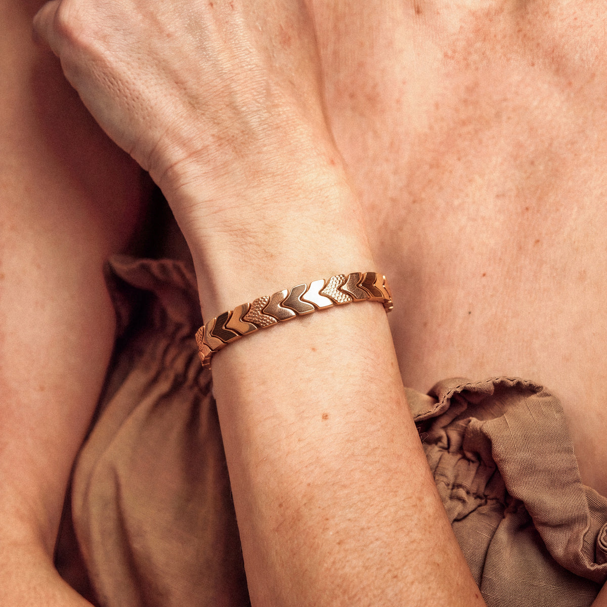 Alula (Walnut/Rose Gold)
