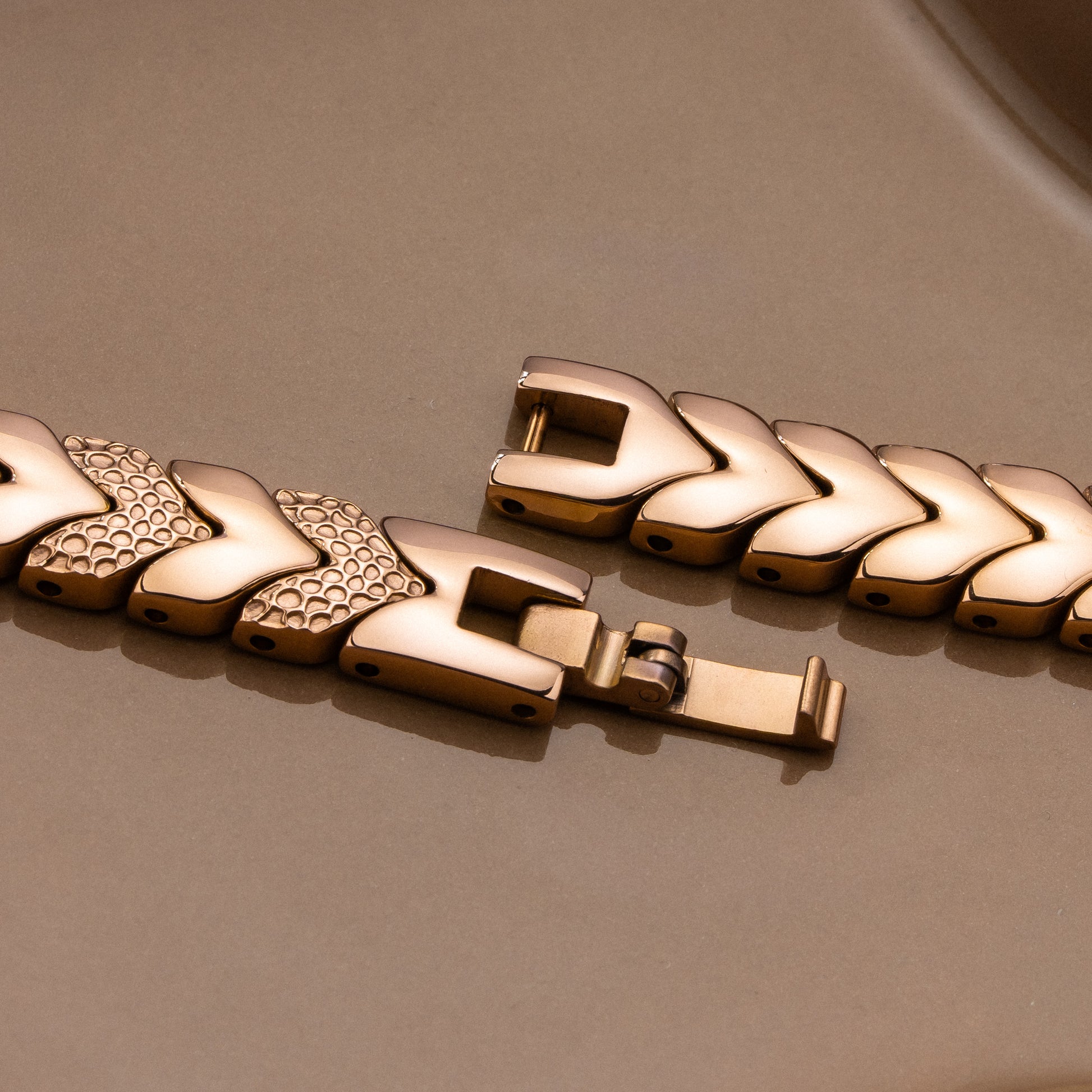 Alula (Walnut/Rose Gold)