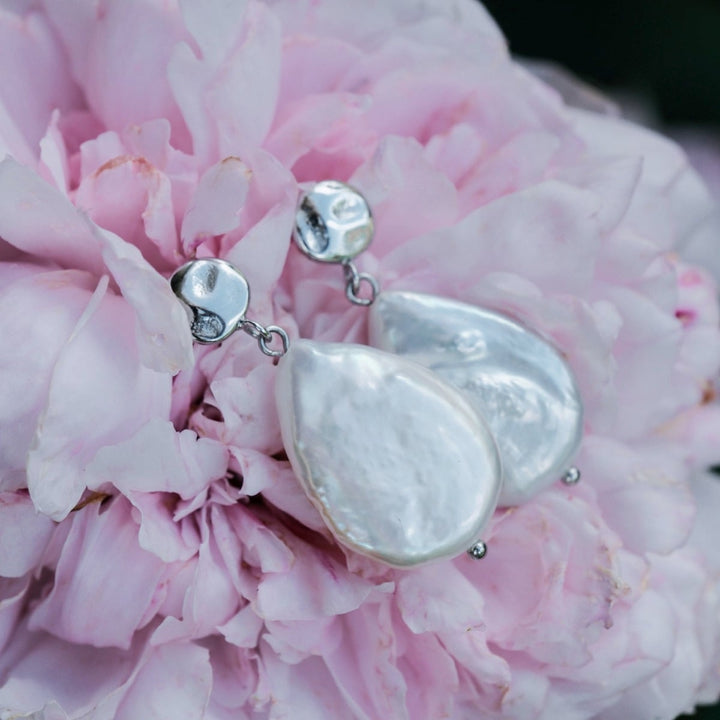 "Summersweet Earrings": Elegant Baroque Pearl and Silver Earrings with a Natural, Sophisticated Style.