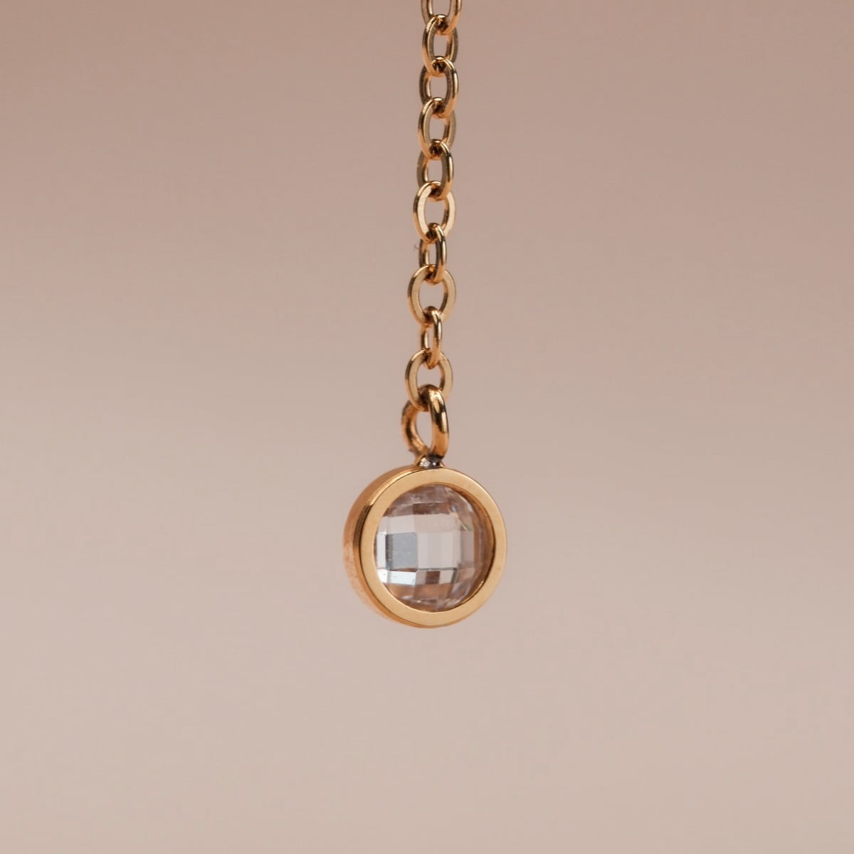 "Summersweet Necklace" necklace featuring elegant pearl and zirconia accents, suspended on a delicate gold chain.