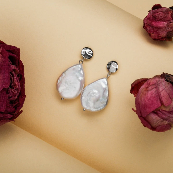"Summersweet Earrings": Elegant baroque pearl and silver earrings with a delicate, natural style.