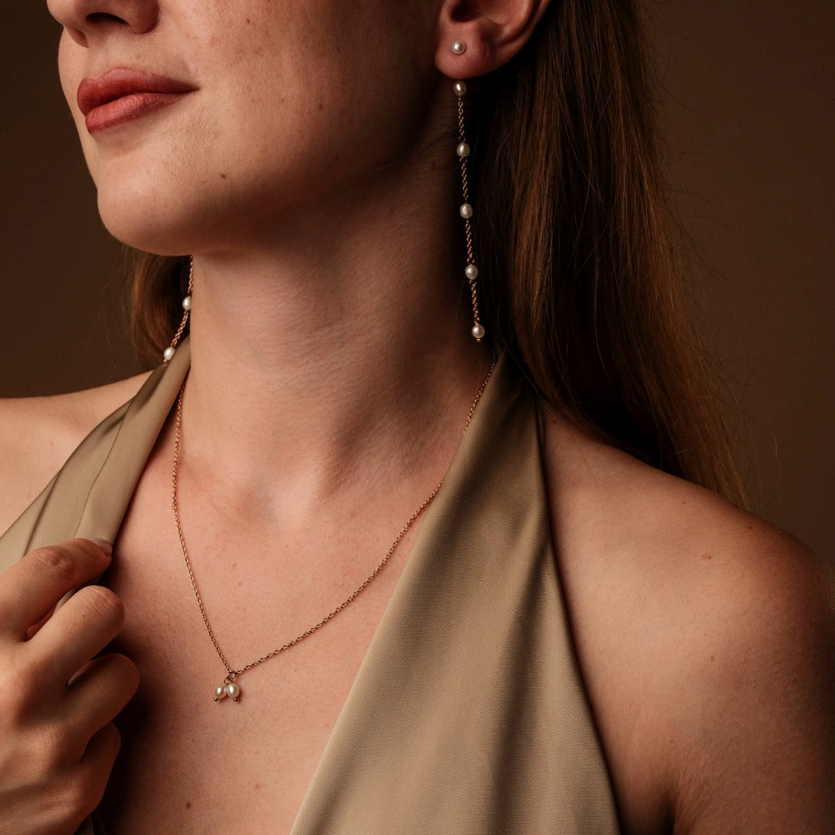 "Summersweet Earrings II": Elegant pearl and rose gold earrings with a delicate, elongated design.
