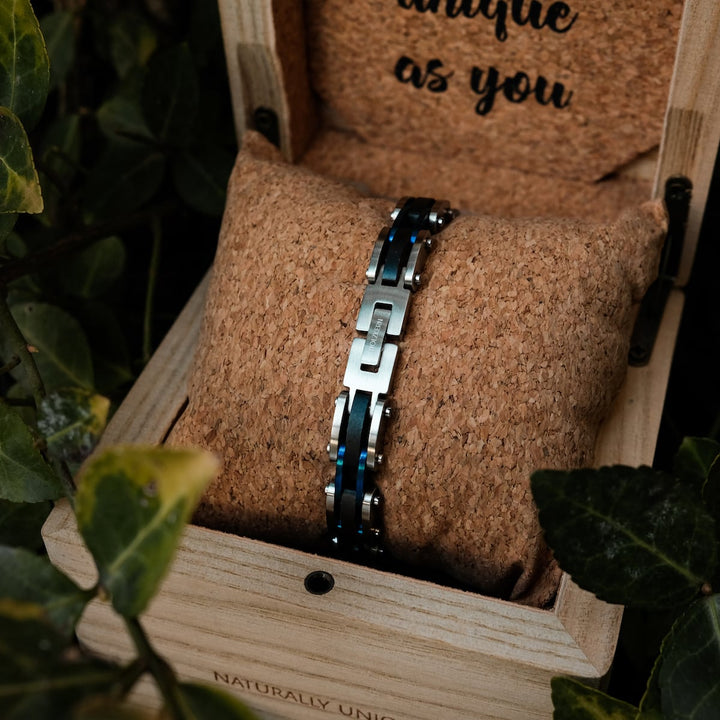 Allegro Bracciale con acero e accenti d'argento in un design elegante e moderno.